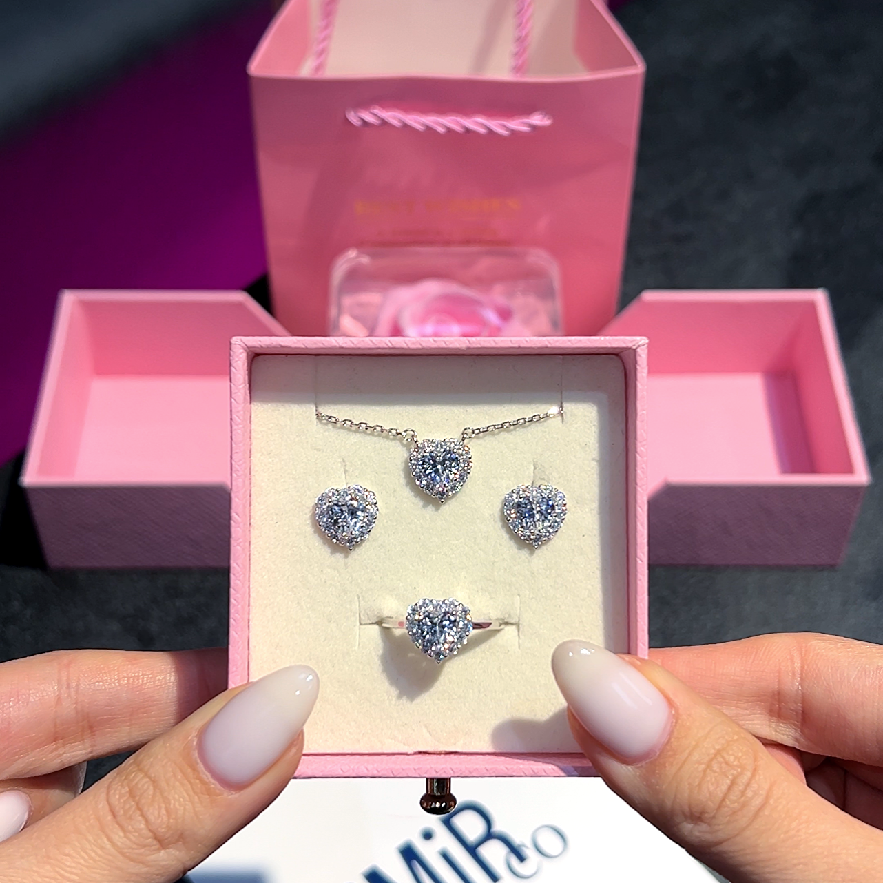 Elegant Heart-Shaped set đđ¤
