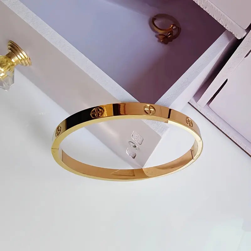 ✨ Sleek Unisex Bracelet in Gold & Silver Finish ✨