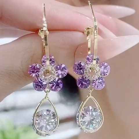 ✨ Glamour Glow Drop Earrings
