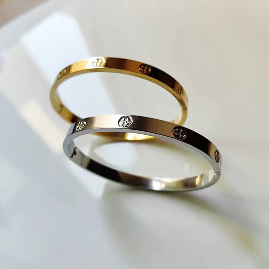 ✨ Sleek Unisex Bracelet in Gold &amp; Silver Finish ✨