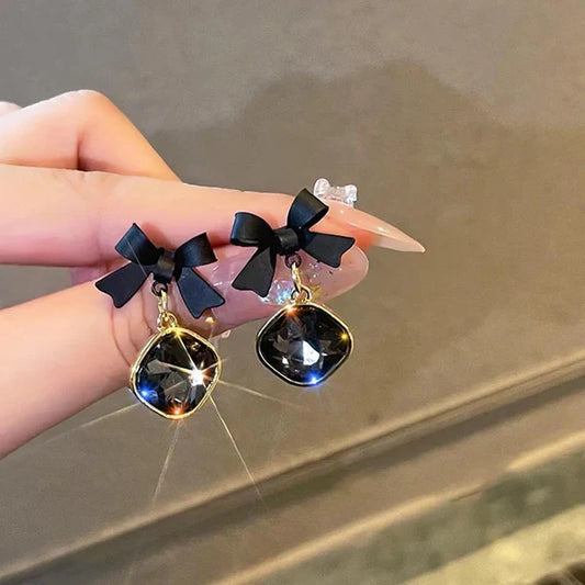 Black Elegance Statement Bows